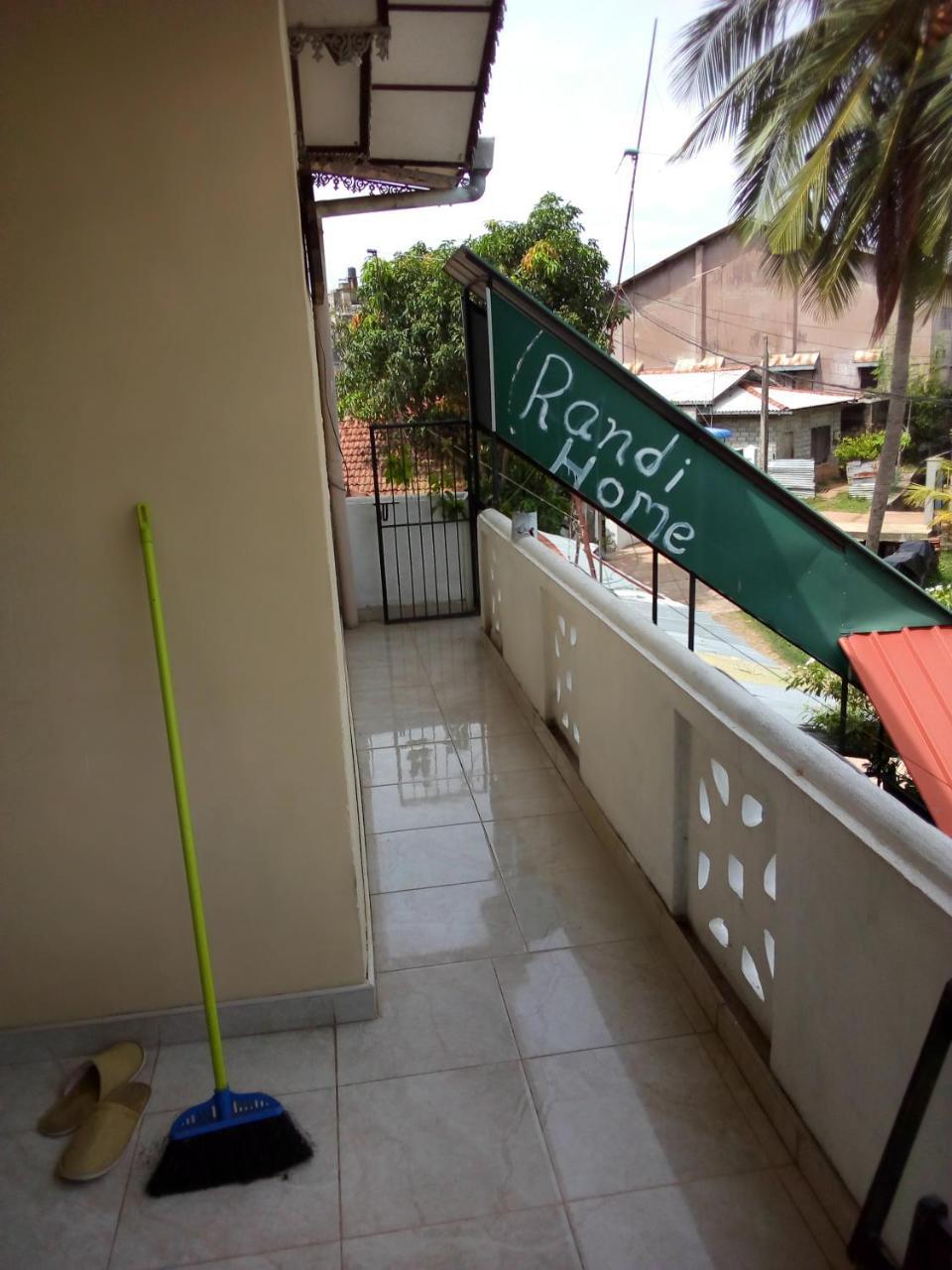 Randi Homestay In Negombo Extérieur photo